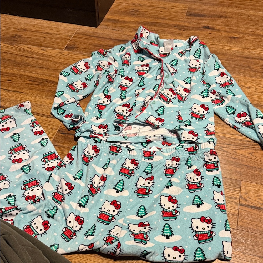 Hello kitty pajama set